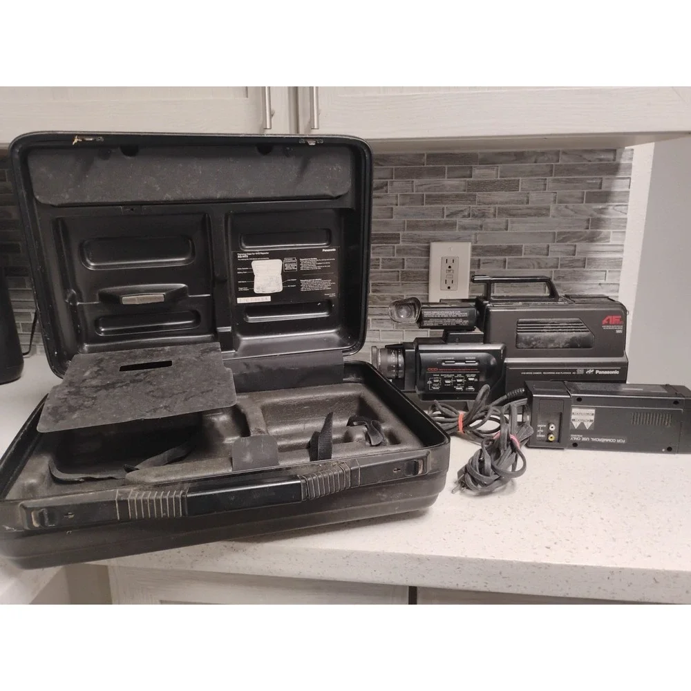 Panasonic VHS Reporter Mfg 1987 PARTS‎ ONLY Professional Camera With Case